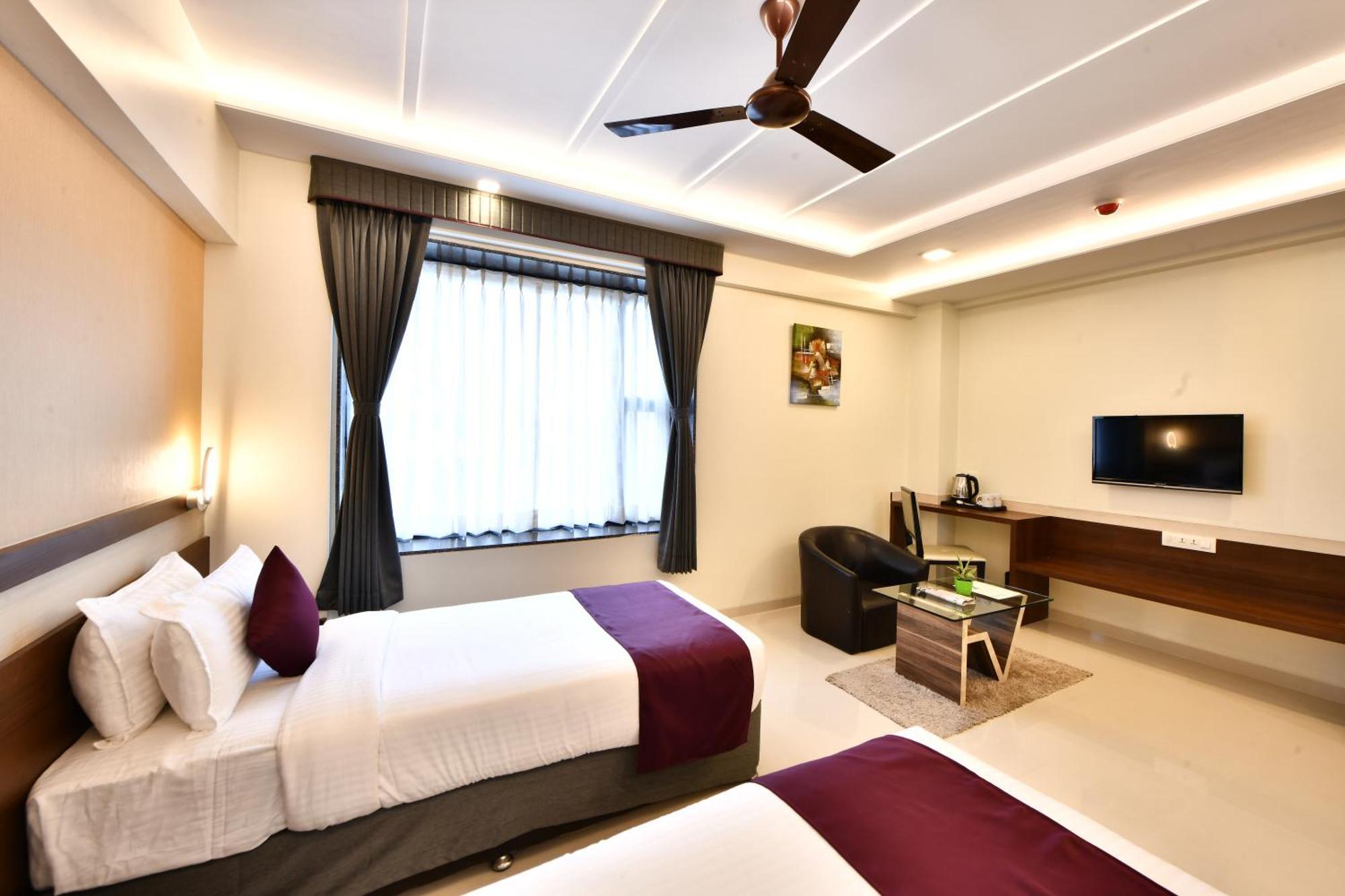 Click Hotel Sagar Plaza Chakan, Pune Exterior photo