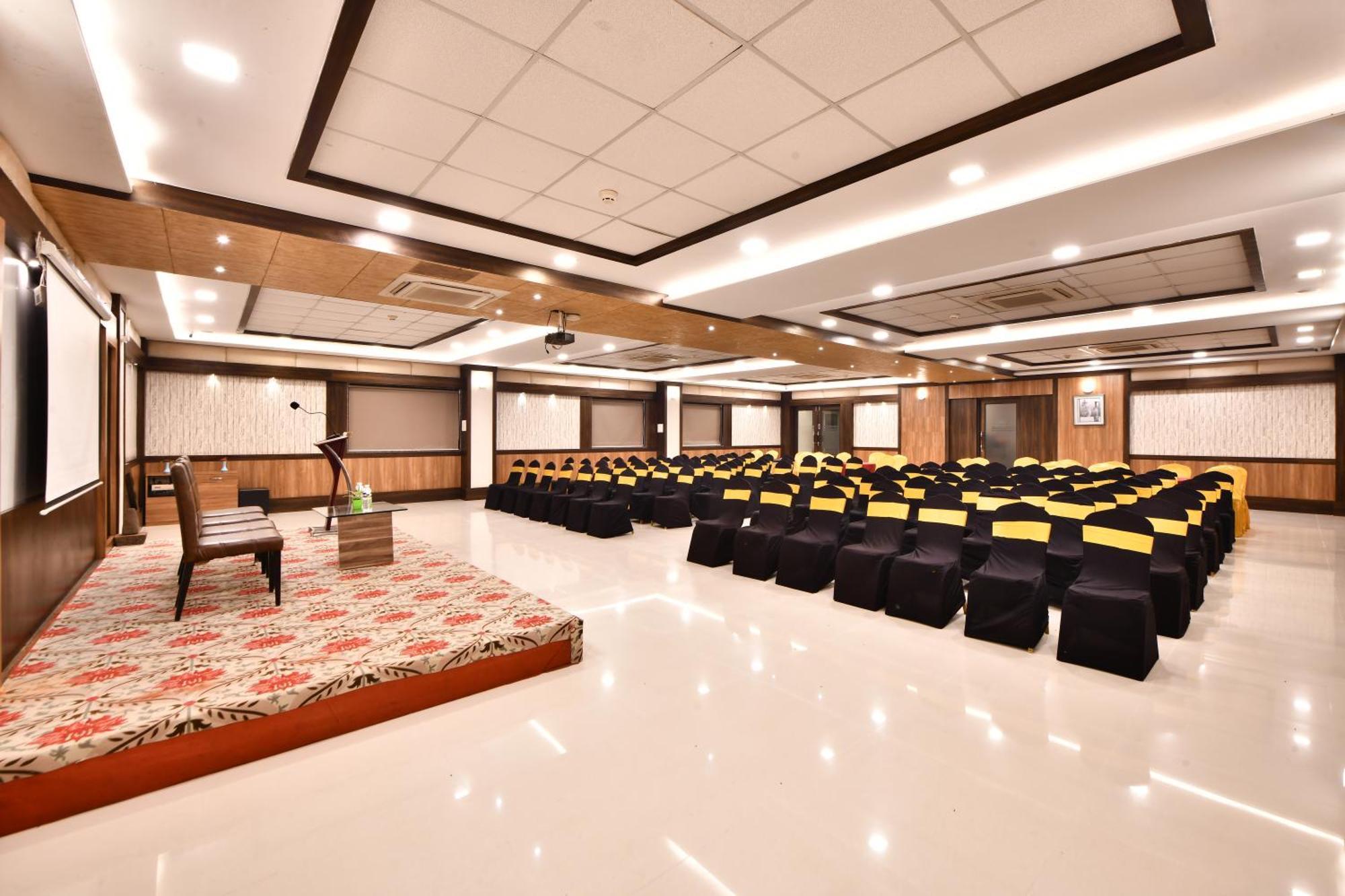 Click Hotel Sagar Plaza Chakan, Pune Exterior photo