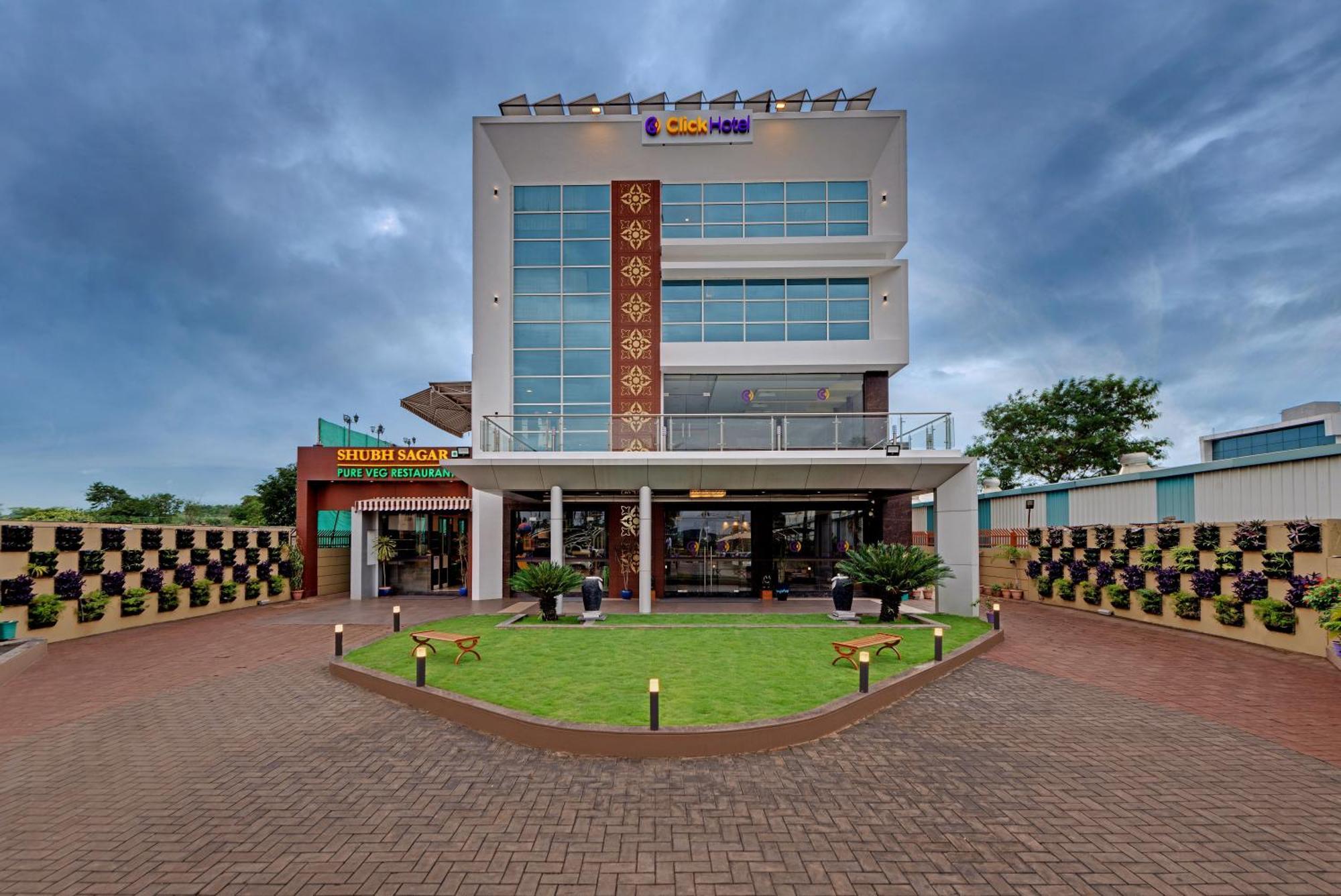 Click Hotel Sagar Plaza Chakan, Pune Exterior photo